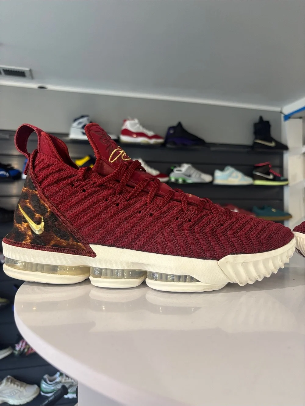 Nike LeBron ’16’ King Mens Size 12